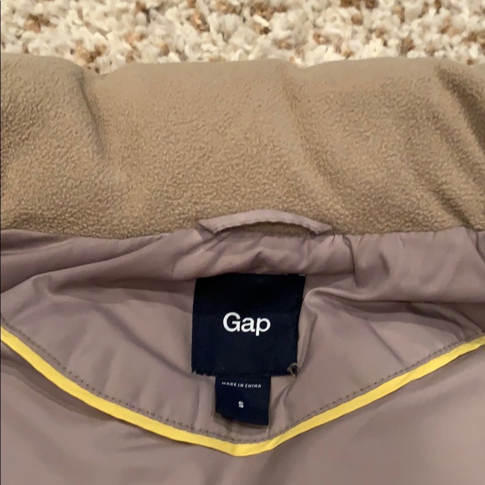 Gap Puffer Down Vest - image 4